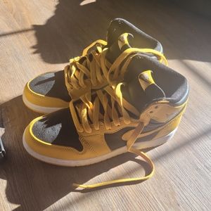 Nike Air jordan 1 black and yellow size 6y